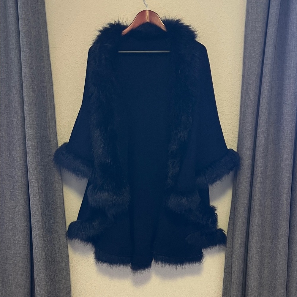 Chic Blue Faux Fur Trim Cape